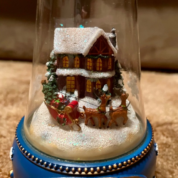 Musical Christmas Decor - Picture 6 of 9